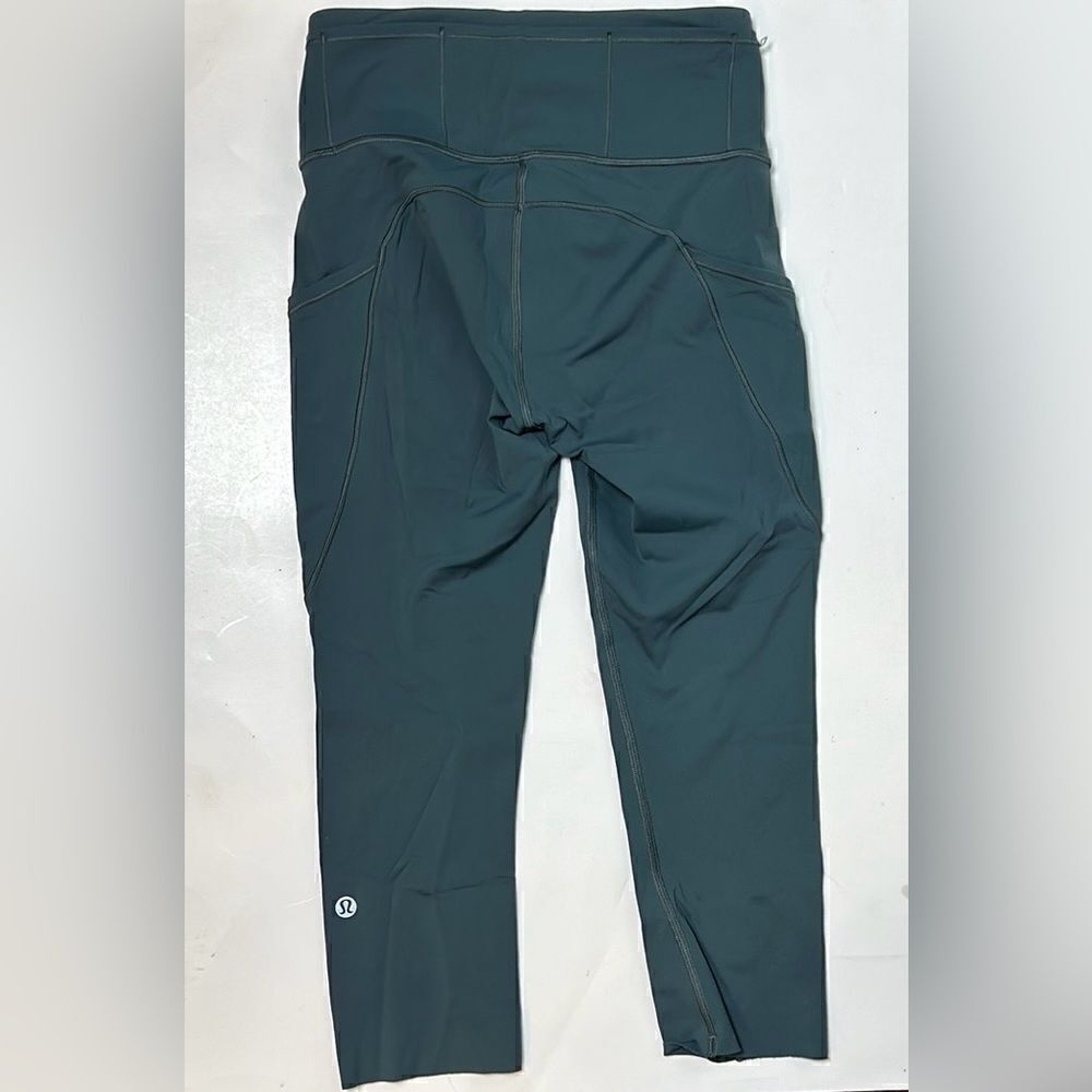 Lululemon Fast And Free reflective size 4 cropped Capri - Picture 2 of 8